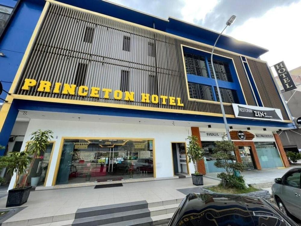 Hotel Zamburger Bukit Indah Johor Bahru Bagian luar foto