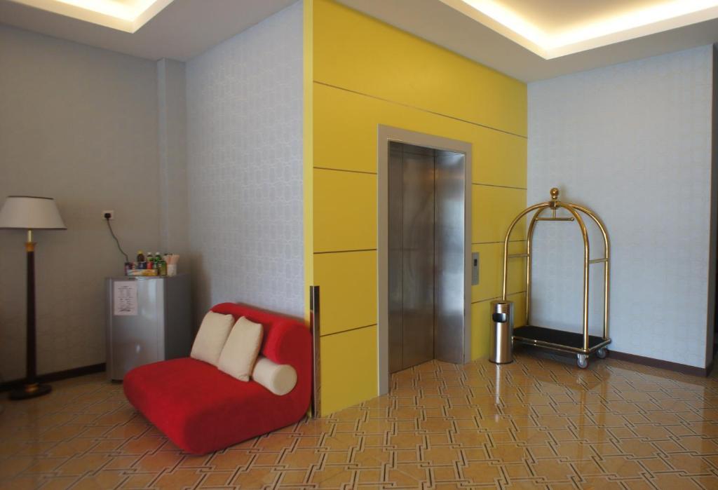 Hotel Zamburger Bukit Indah Johor Bahru Bagian luar foto