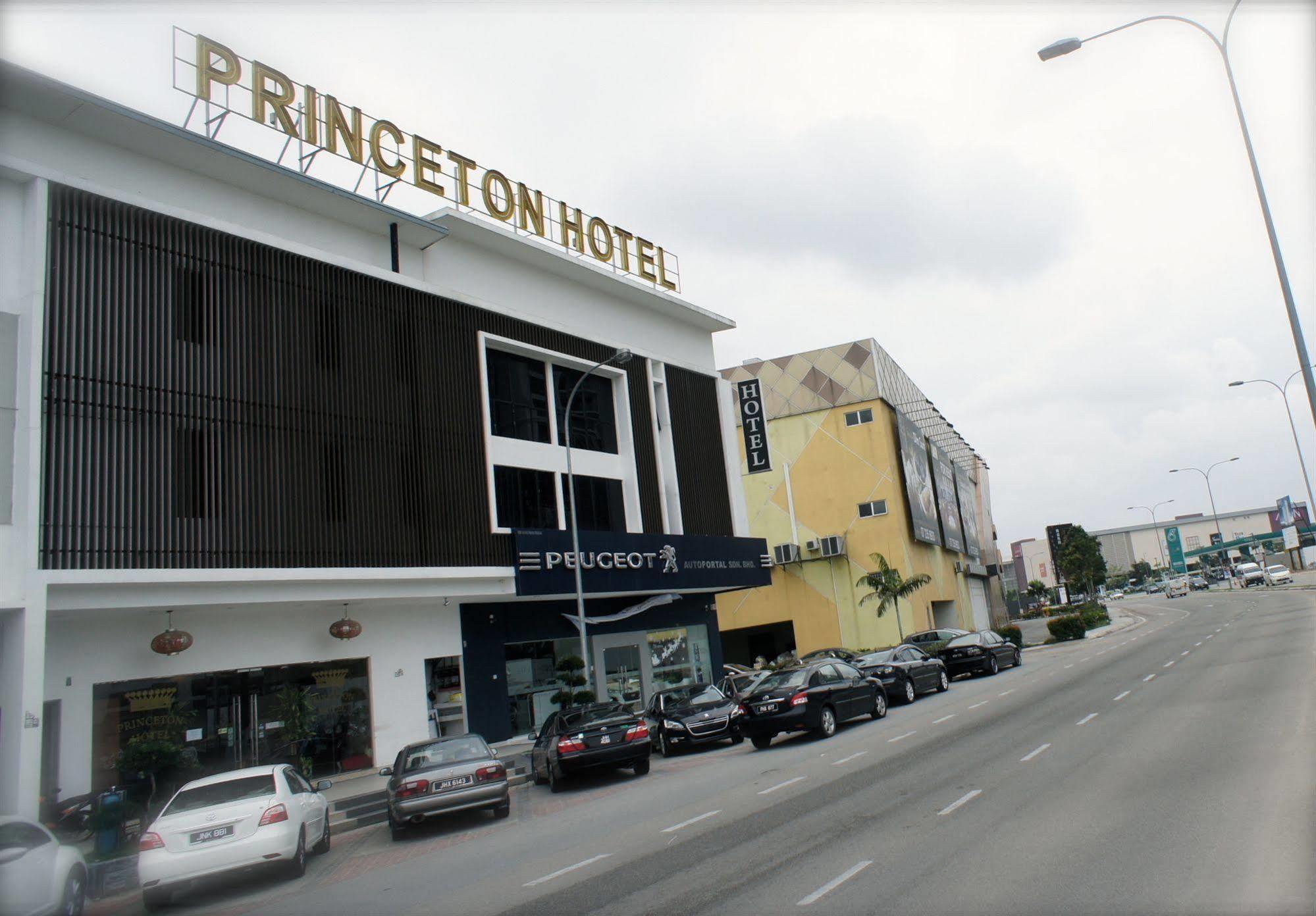 Hotel Zamburger Bukit Indah Johor Bahru Bagian luar foto