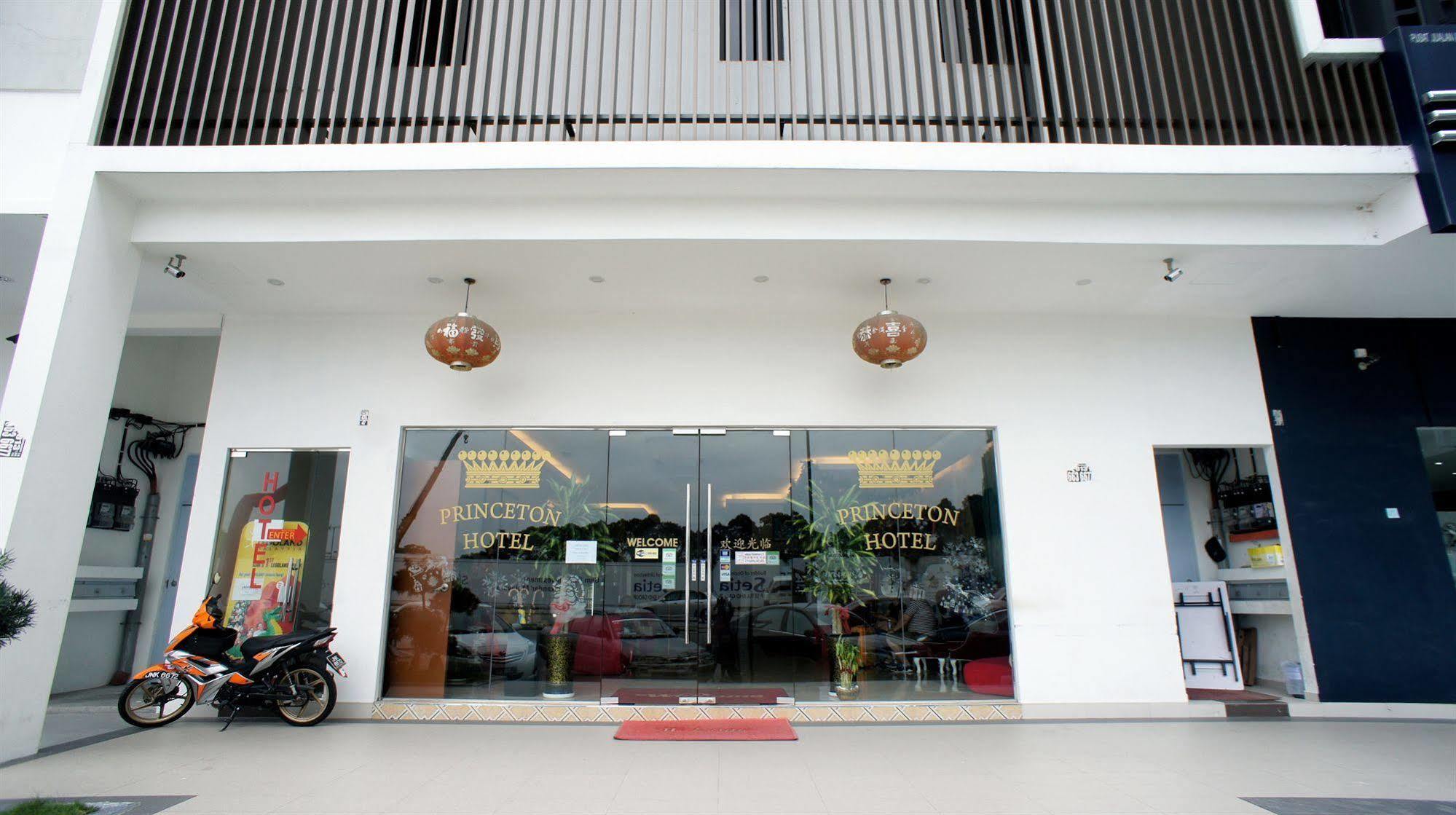 Hotel Zamburger Bukit Indah Johor Bahru Bagian luar foto